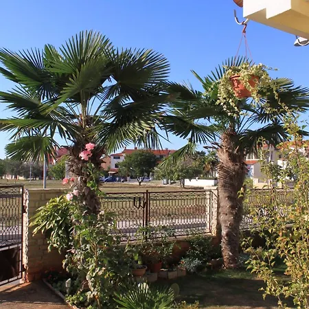 With A Parking Space - 7206 شقة *